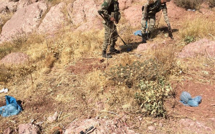 Asker Hakkari'de toprağa gömülü buldu!