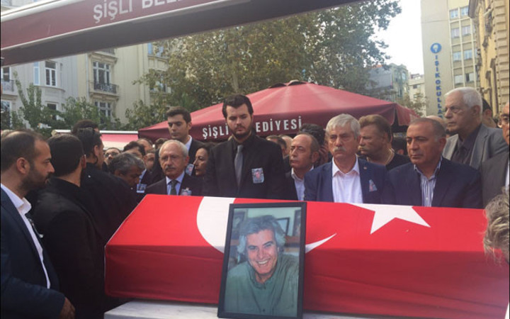 Tarık Akan'ın sırrı canlı yayında ortaya çıktı!