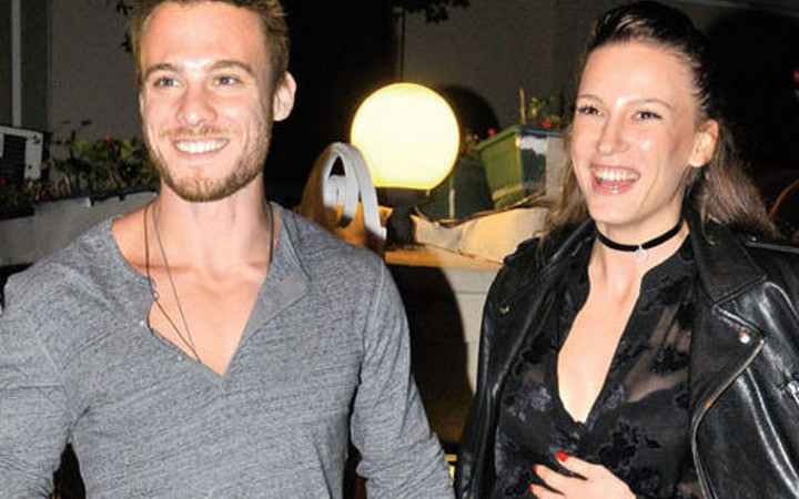 Ayrıldıkları iddia ediliyordu... El ele cevap verdiler!