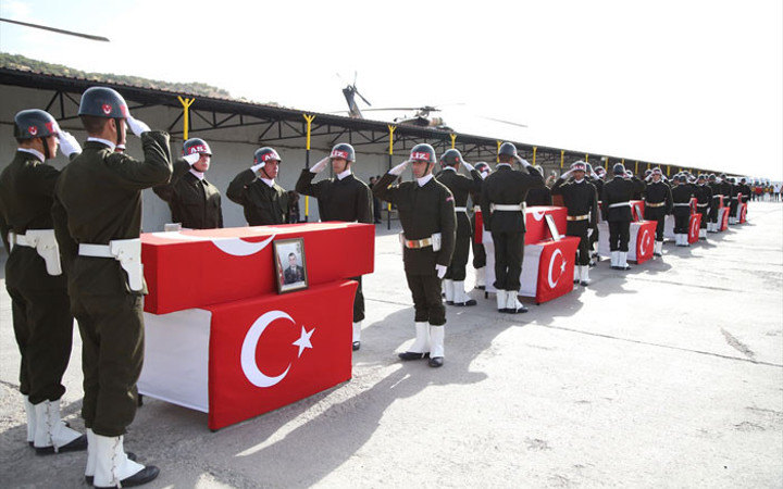 Şırnak şehitleri uğurlandı! Yürek yakan kareler