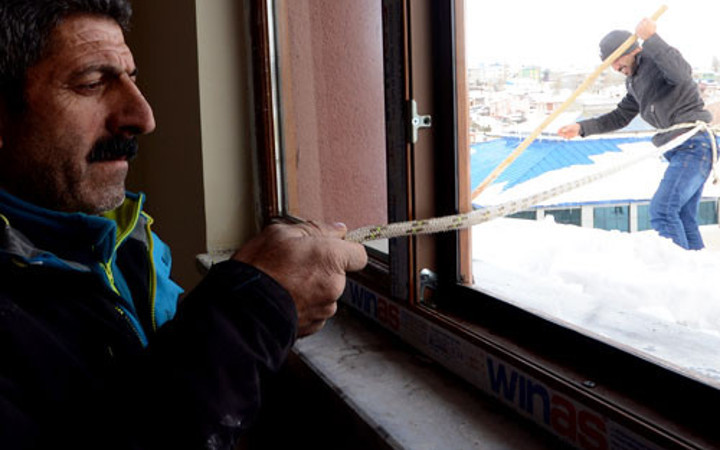 Onlar ekmeklerini kardan çıkarıyorlar!