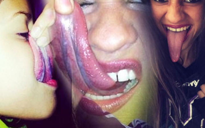 Onun dili fazla uzamış! Bu nasıl dil çok şaşıracaksınız