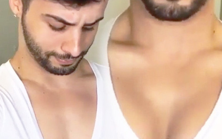 Bu adam 10 dakikada göğüslerini bakın nasıl büyük gösterdi