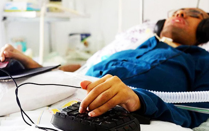 O da Antalyalı Hawking 4 dil biliyor