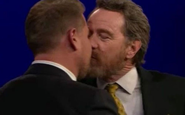 Bu öpüşme geceye damga vurdu bir anda oldu