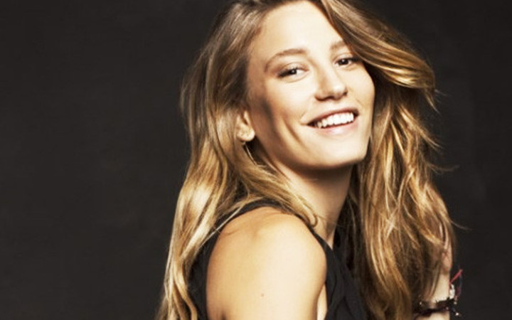 Serenay Sarıkaya'nın saçları bile servet değerinde