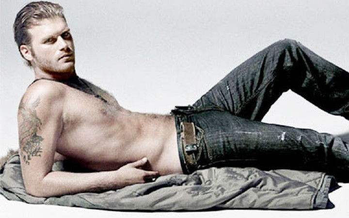 Kıvanç Tatlıtuğ hastanelik oldu yılın son gecesi...