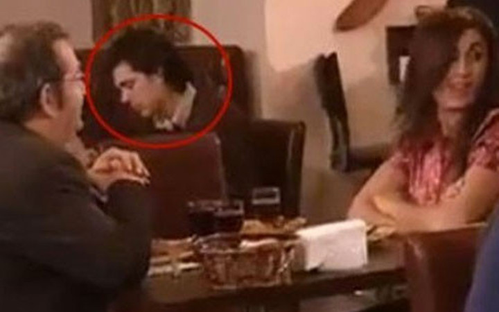 Fotoğraftaki ünlüyü tanıdınız mı şimdi en çok konuşulan isim!