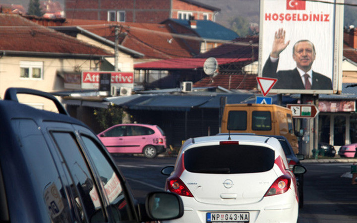 Sırbistan sokakları Erdoğan fotoğraflarıyla doldu