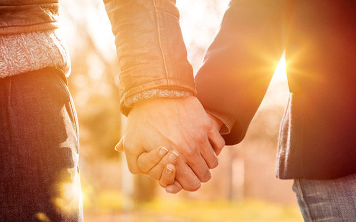 El ele tutuşma şekliniz ilişkinizi anlatıyor