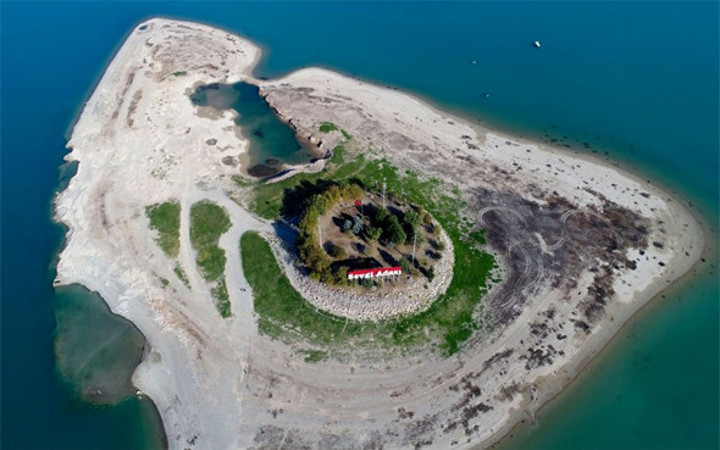Sevgi Adası suların çekilmesiyle ortaya çıktı!