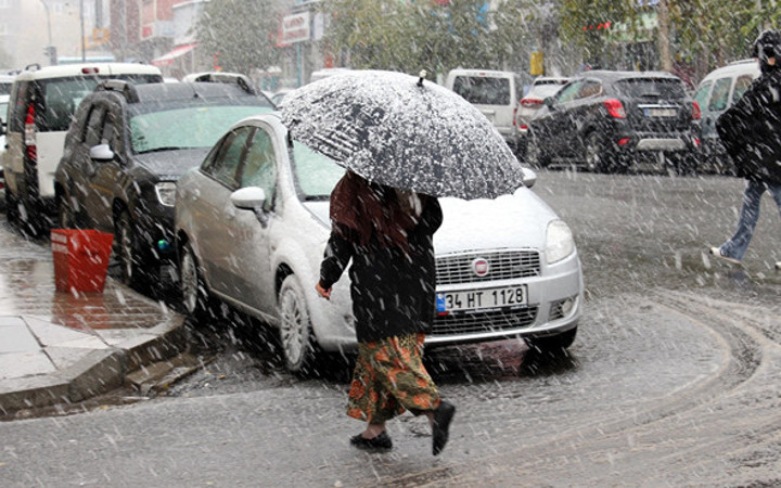 Ardahan'da lapa lapa kar yağdı! Şaşırtan kareler