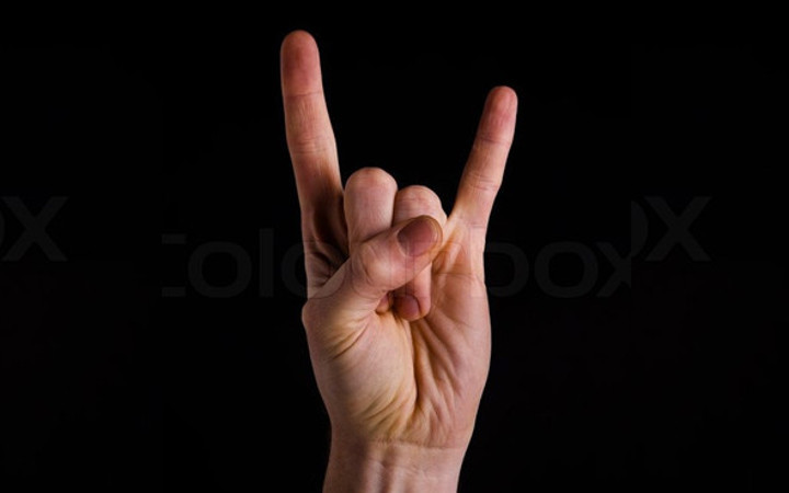 Bu işareti yapıyorsanız dikkat fena dayak yiyebilirsiniz