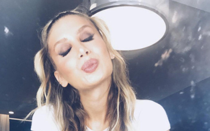 İrem Derici: "Öpme işlemine evimin duvarları ile başladım"