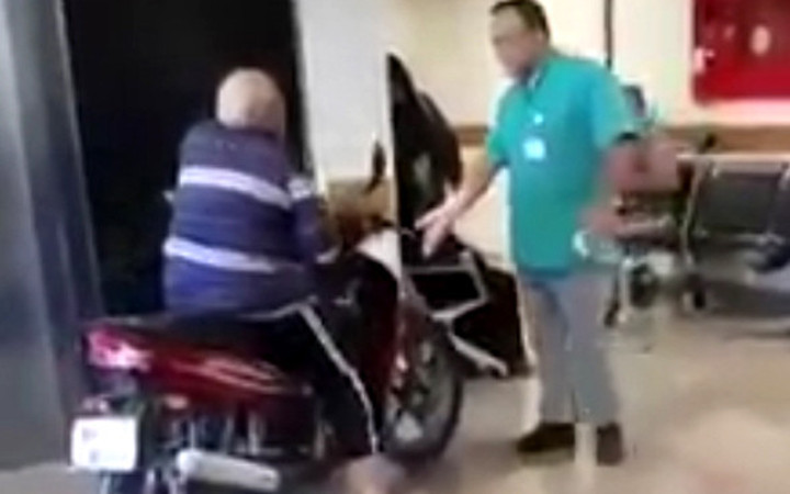 Hastaneye motosikletle girince...