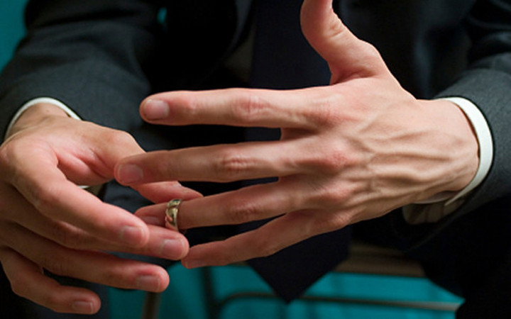 Kocasının sevgilisi kendisini aradı o da öyle bir intikam aldı ki akla zarar