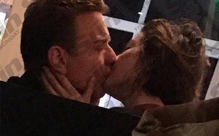 Ünlü oyuncular fena yakalandı! Set aşkı yuva yıktı