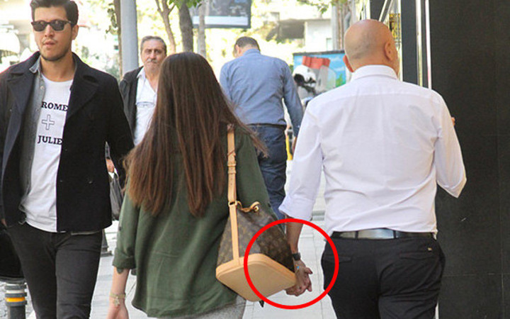 29 yıllık yuvasını yıkmıştı! Liseli aşıklar gibi tur attı