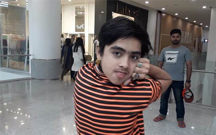 Gören dilini yuttu kafasını böyle ters yüz ediyor