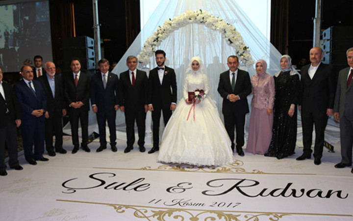 Sadullah Ergin'in kızının düğününde ilginç detay!