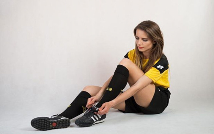 Hem çok güzel hem de bir hakem Karolina Bojar Instagram'ı sallıyor