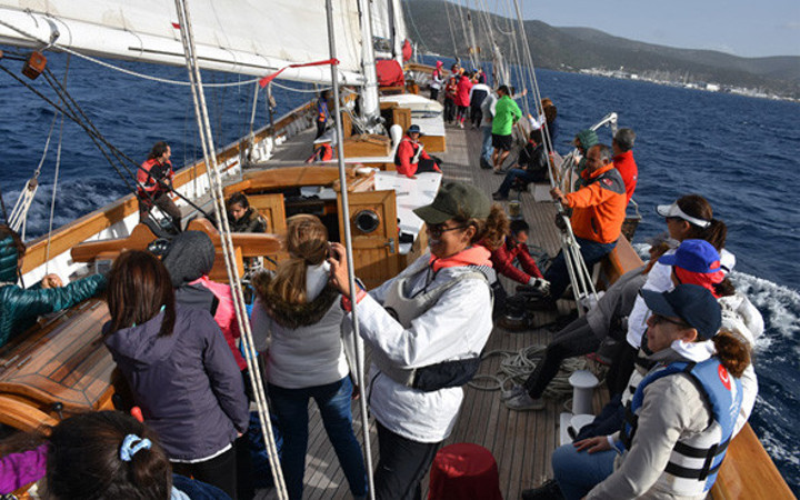 Muğla'da kadınlar halat çekip dümen çevirdi 