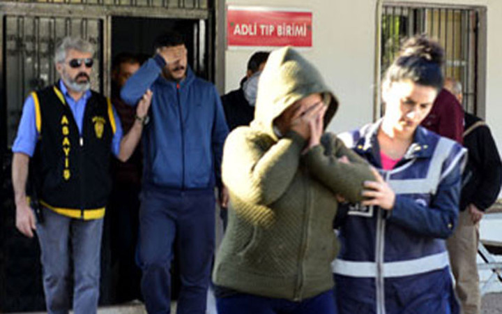 Karı-kocadan barlarda iğrenç tuzak!