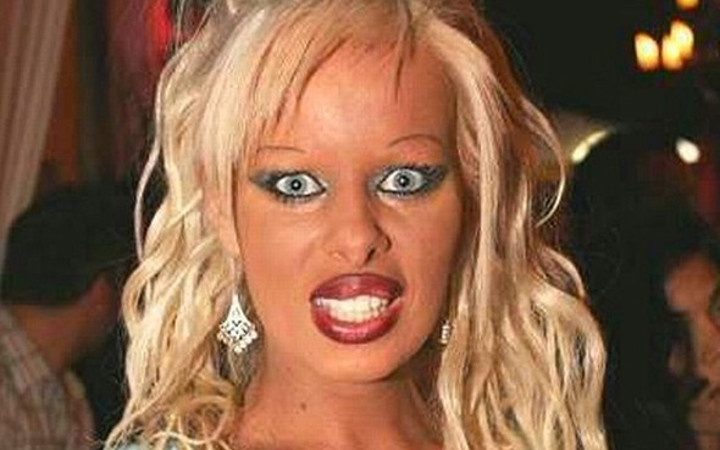 Göğsünü yılan soktu herkes kadın için koştu ama yılan öldü 