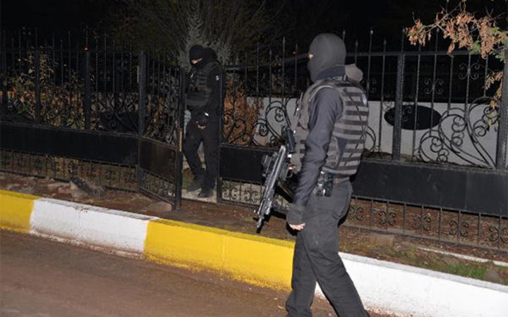 Emniyet uyardı: O mezar taşları tek tek değiştirildi!