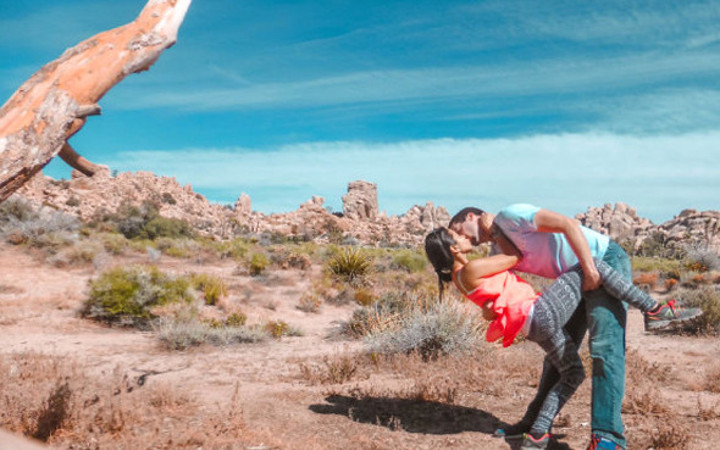 Gittikleri her yerde bir anda öpüşmeye başlıyorlar ve...