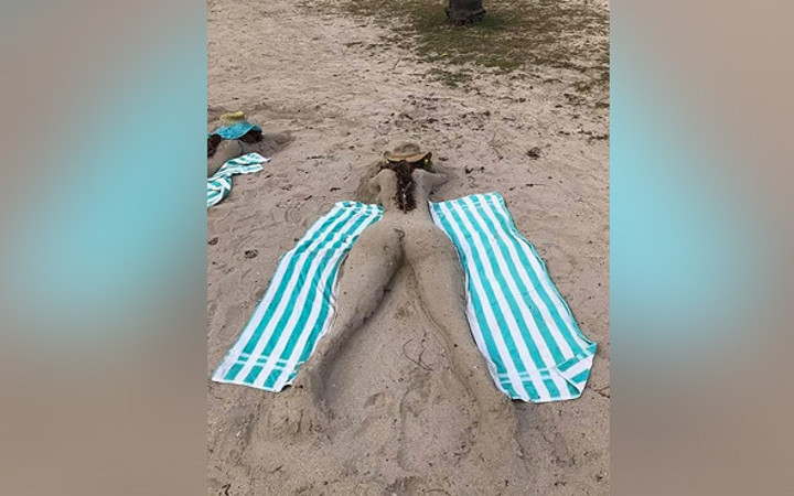 Plajda bu görüntüyü görünce şoke oldu ama...