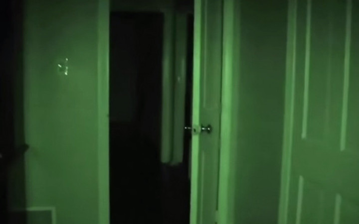 Odasına kamera yerleştirdi gerçekleri görünce şoke oldu