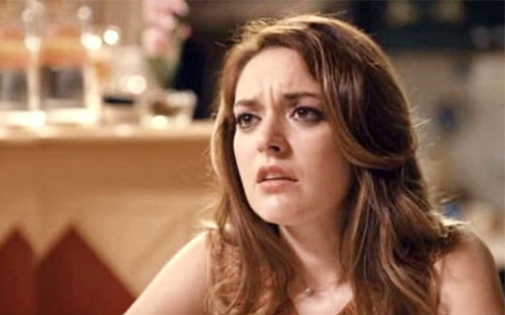 Ezgi Mola çok sinirlendi "Hoşt derdim ama köpeklere hakaret etmiş olurdum"