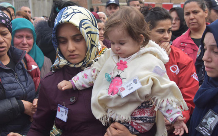 Şehit eşinden yürek yakan sözler! Bak kızım babanın düğününe geldik!