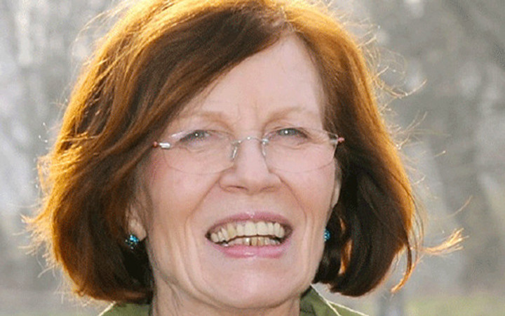 Doktorlar bile inanamadı 65 yaşında karnında olanlara bakın!