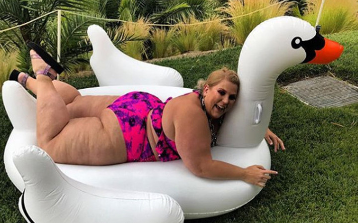 Tüm dünya onun peşinden koşuyor sıraya giriyor