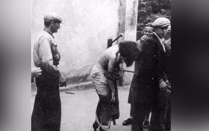 En acı an kadınları sokakta çırılçıplak kalana kadar...