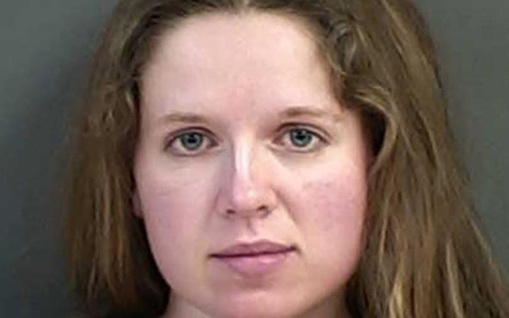 Din okulu öğretmenini kocası yatakta öğrencisiyile bastı büyük skandal