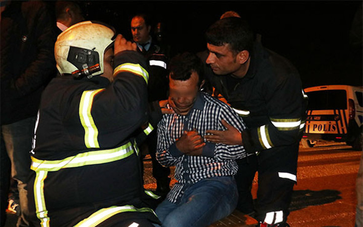 Dinamit görünümü verdiği fünye ile intihara kalkıştı!