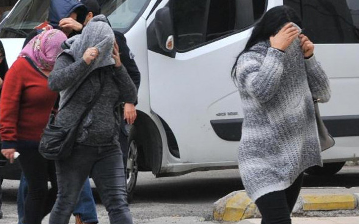 Şafak vakti çok sayıda adrese baskın