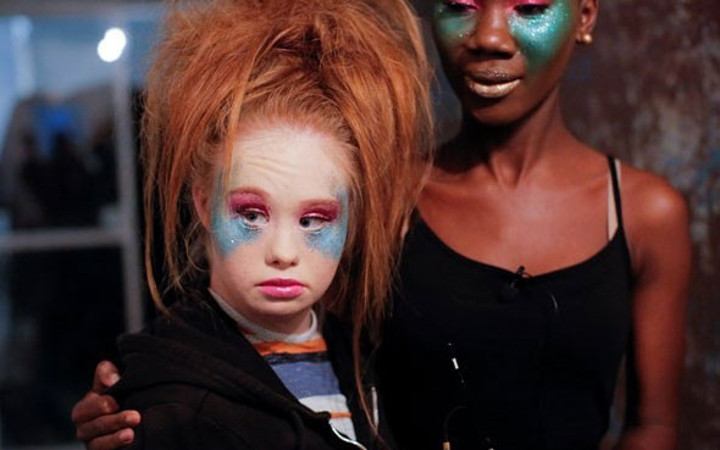 Down sendromlu model kendi koleksiyonunu tanıttı