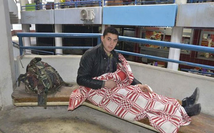 Sokakta yatıp kalkıyor! Bu kişi bir Türk askeri