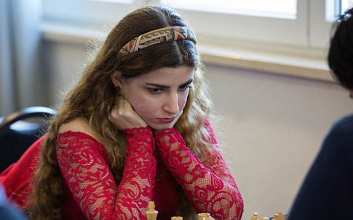 Başörtüsü takmadığı için milli takımdan çıkarıldı