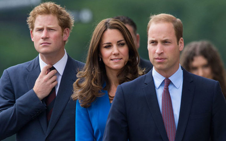 Prens William fena dağıttı genç sarışınla böyle yakalandı