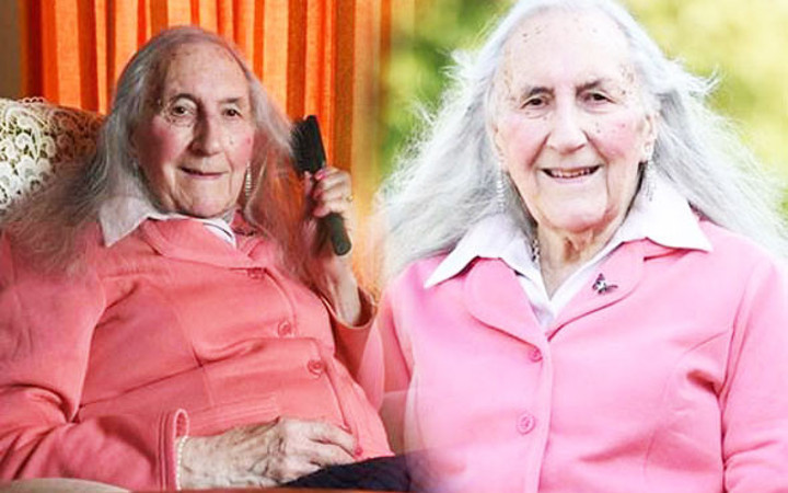 Bu fotoğraftaki kadın bir erkek olarak doğdu! 90 yaşında...