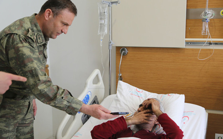 Hatay'da tedavisi süren Suriyeli pilotu sevindiren telefon