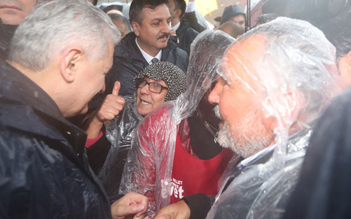 İzmir'de Başbakan Yıldırım'a sevgi seli !