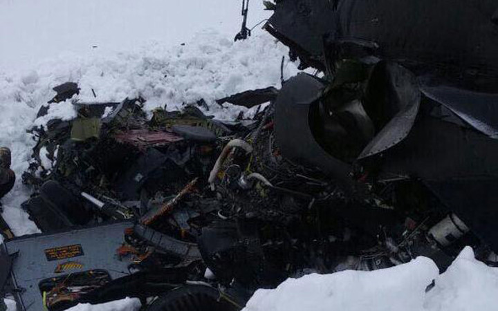 Düşen helikopter kara saplanmış halde bulundu