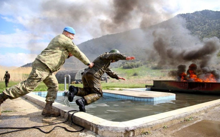 Dünyanın en zorlu askeri eğitimi böyle tatbikat görülmedi!