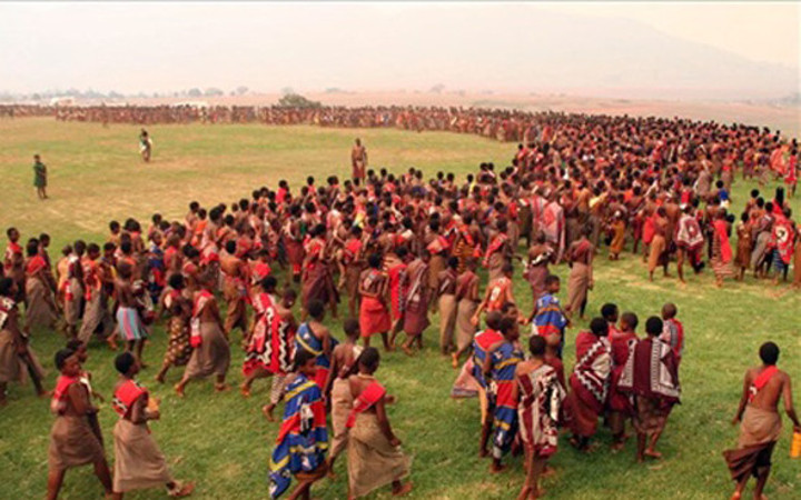 30 bin genç bakire kız krala eş olmak için geliyor